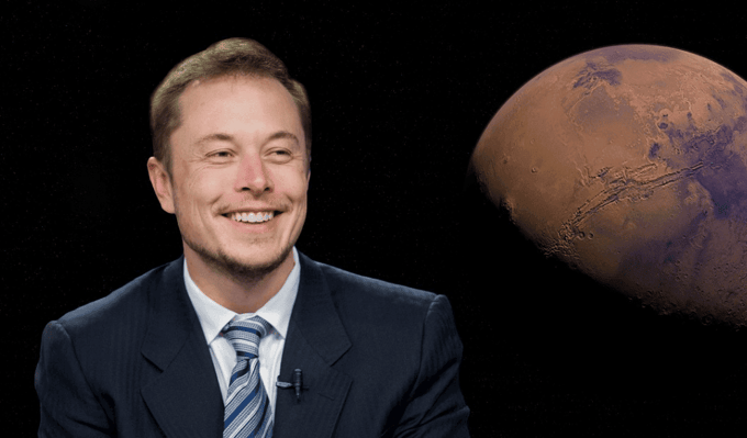 Elon Musk vor einem Bild vom Mars