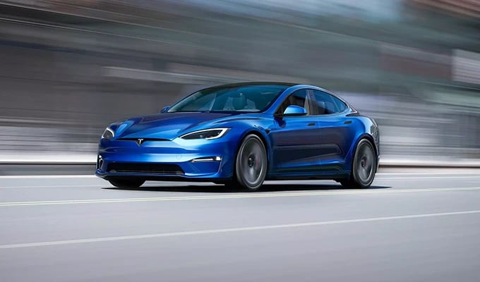 E-Auto mit großer Reichweite: Tesla Model S auf der Überholspur